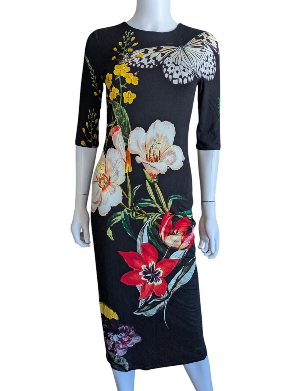 Alice Olivia Delora Floral Crewneck Midi Dress in the "Essential Floral" print. - Picture 3 of 15